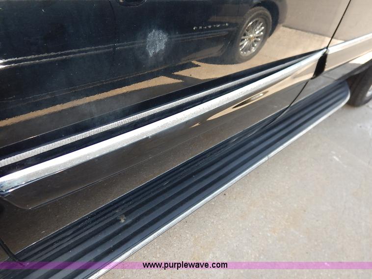 image for item J3933 2008 GMC Yukon Denali XL SUV