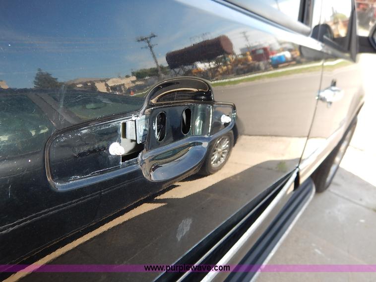 image for item J3933 2008 GMC Yukon Denali XL SUV