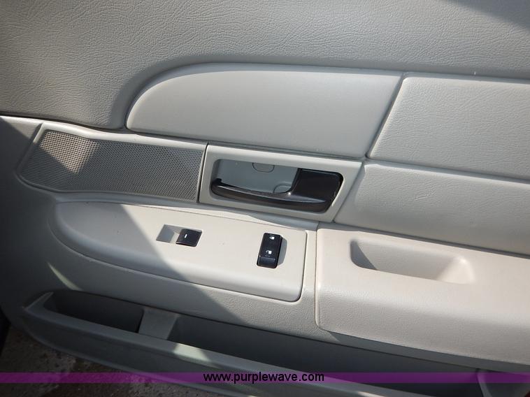 image for item J3934 2009 Ford Crown Victoria Police Interceptor