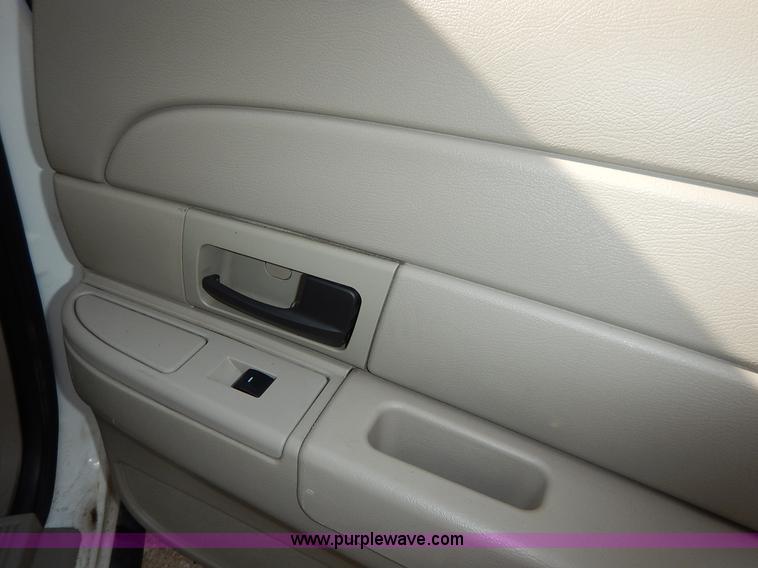 image for item J3934 2009 Ford Crown Victoria Police Interceptor