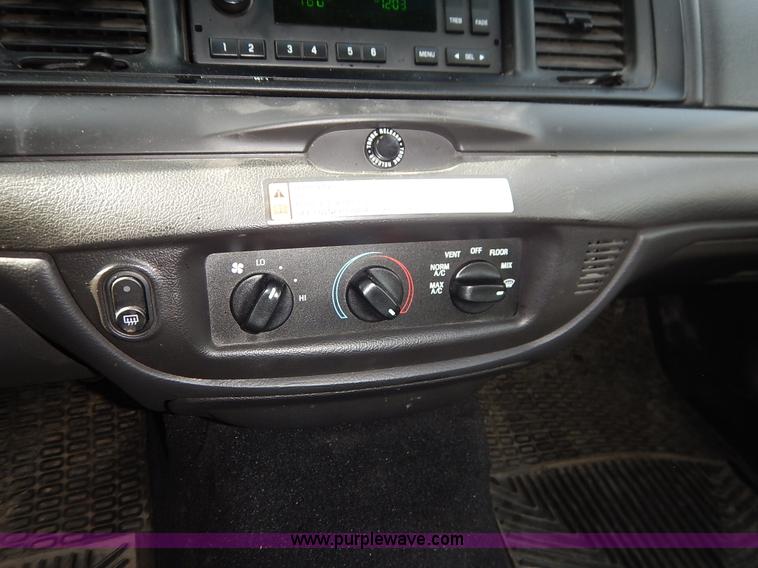 image for item J3935 2007 Ford Crown Victoria Police Interceptor