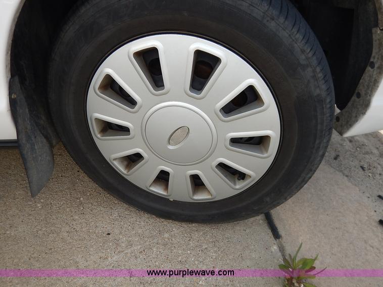 image for item J3935 2007 Ford Crown Victoria Police Interceptor