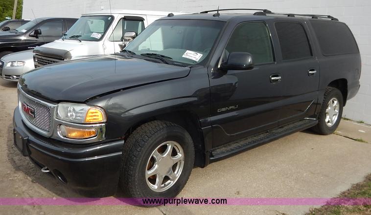 image for item J3938 2004 GMC Yukon Denali XL SUV