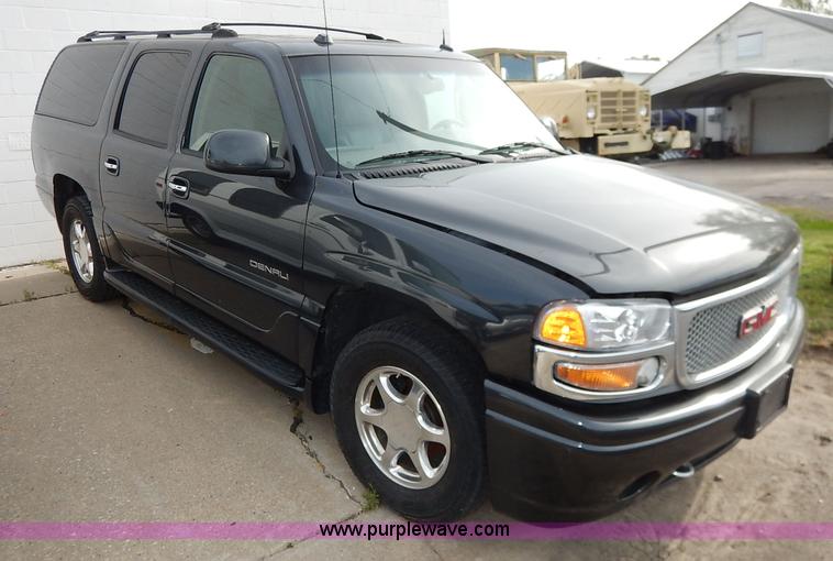image for item J3938 2004 GMC Yukon Denali XL SUV