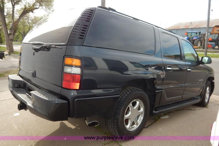 image for item J3938 2004 GMC Yukon Denali XL SUV