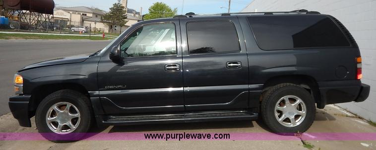 image for item J3938 2004 GMC Yukon Denali XL SUV