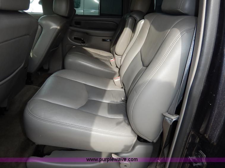 image for item J3938 2004 GMC Yukon Denali XL SUV