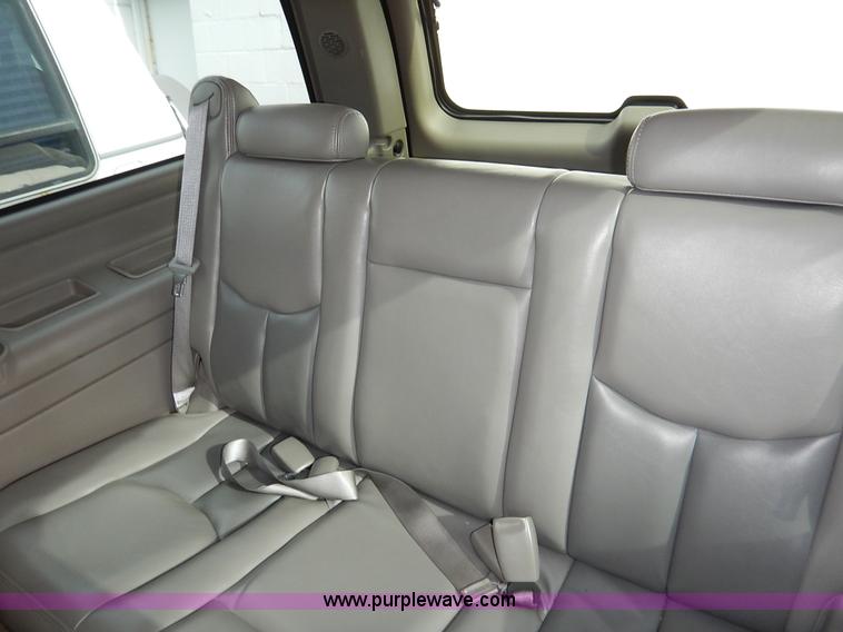 image for item J3938 2004 GMC Yukon Denali XL SUV