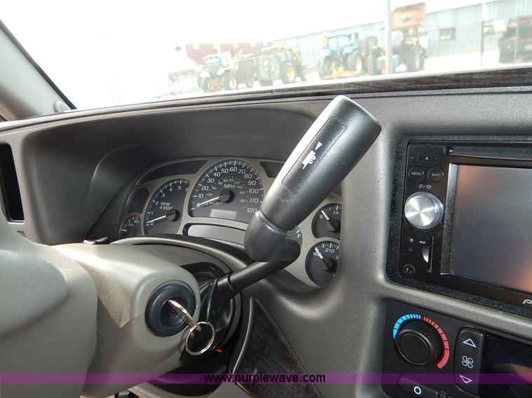 image for item J3938 2004 GMC Yukon Denali XL SUV