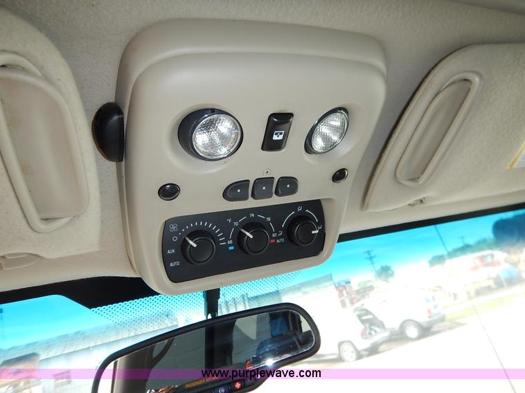 image for item J3938 2004 GMC Yukon Denali XL SUV