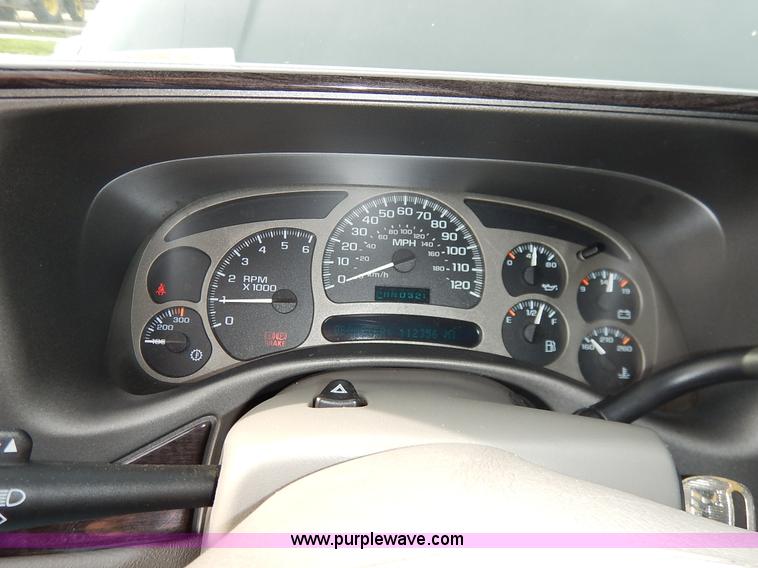 image for item J3938 2004 GMC Yukon Denali XL SUV