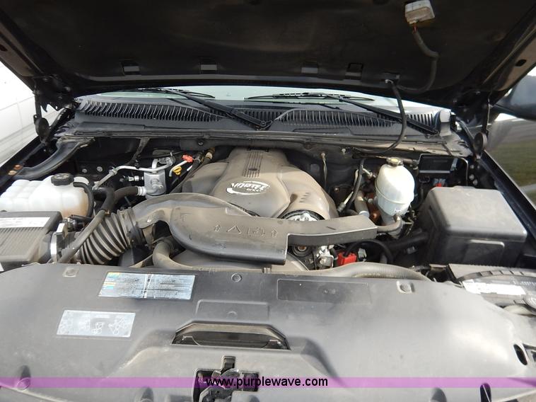 image for item J3938 2004 GMC Yukon Denali XL SUV