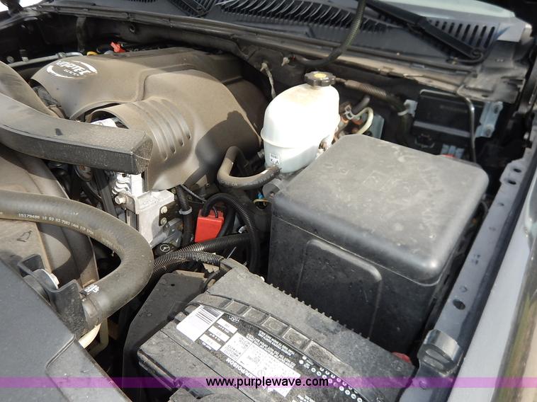 image for item J3938 2004 GMC Yukon Denali XL SUV