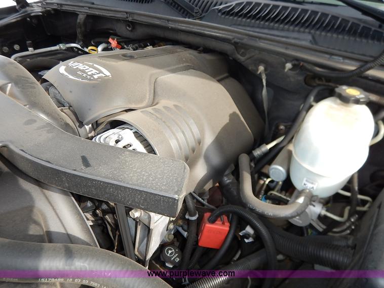 image for item J3938 2004 GMC Yukon Denali XL SUV