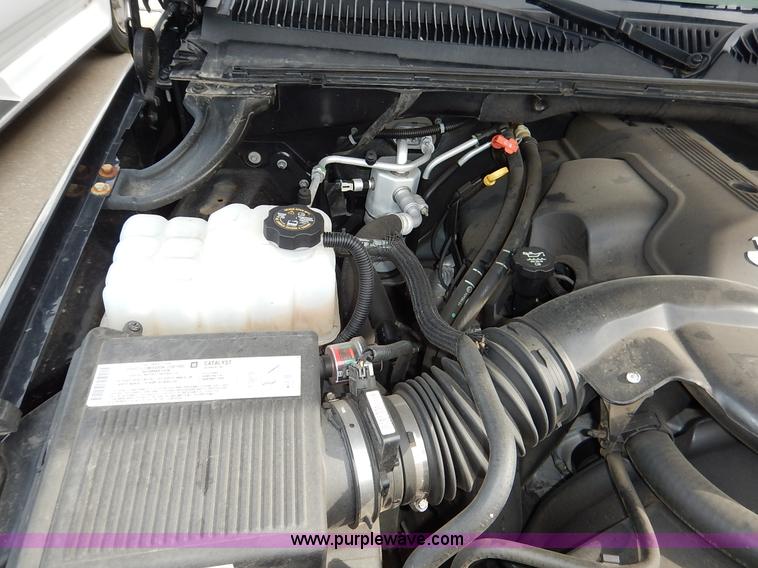 image for item J3938 2004 GMC Yukon Denali XL SUV