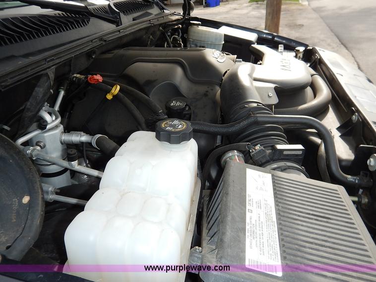 image for item J3938 2004 GMC Yukon Denali XL SUV