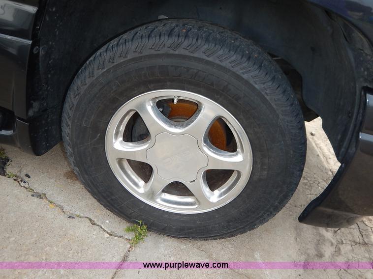 image for item J3938 2004 GMC Yukon Denali XL SUV