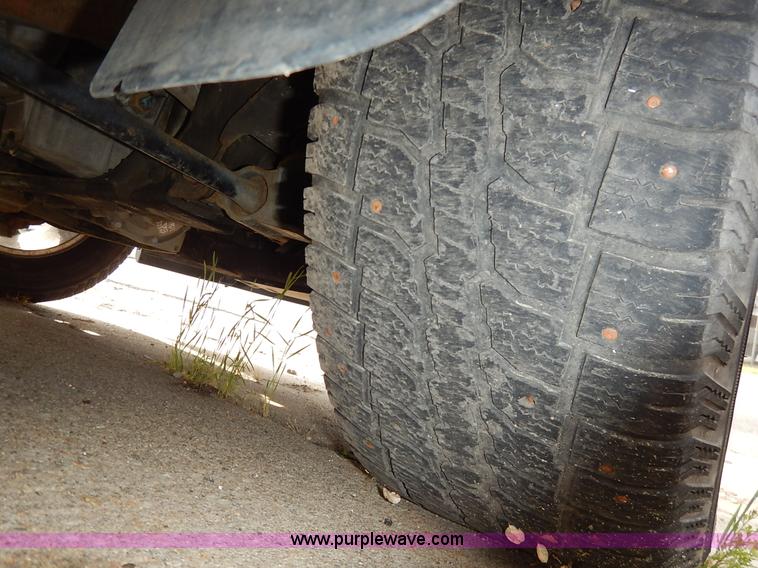 image for item J3938 2004 GMC Yukon Denali XL SUV