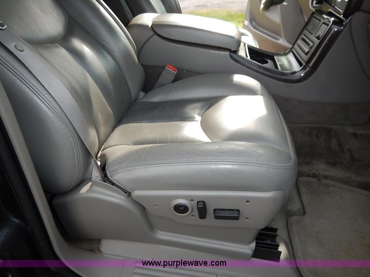 image for item J3938 2004 GMC Yukon Denali XL SUV