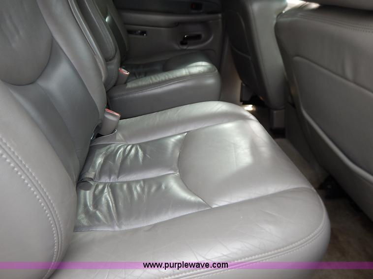 image for item J3938 2004 GMC Yukon Denali XL SUV