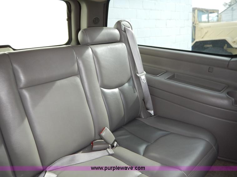 image for item J3938 2004 GMC Yukon Denali XL SUV