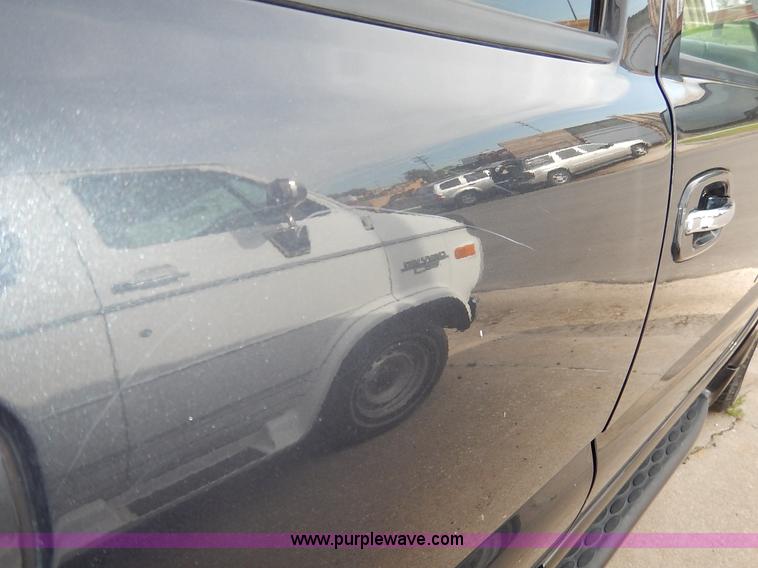 image for item J3938 2004 GMC Yukon Denali XL SUV