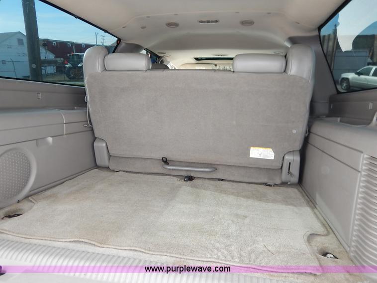 image for item J3938 2004 GMC Yukon Denali XL SUV