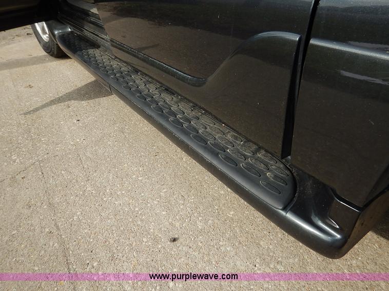 image for item J3938 2004 GMC Yukon Denali XL SUV