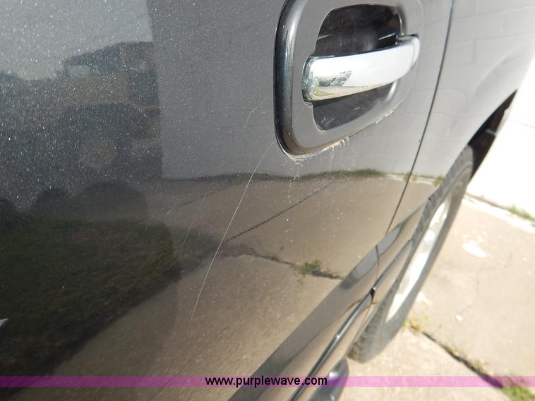 image for item J3938 2004 GMC Yukon Denali XL SUV