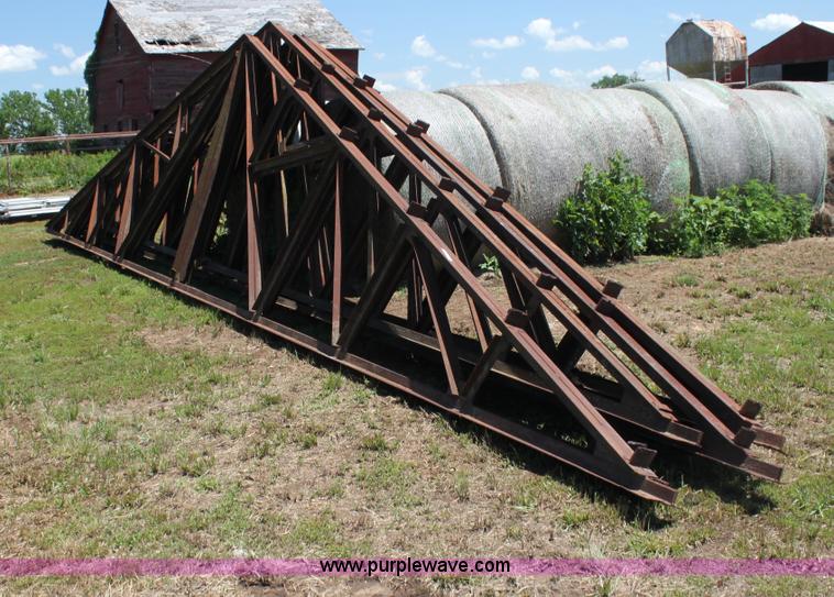 image for item AE9192 (7) steel trusses