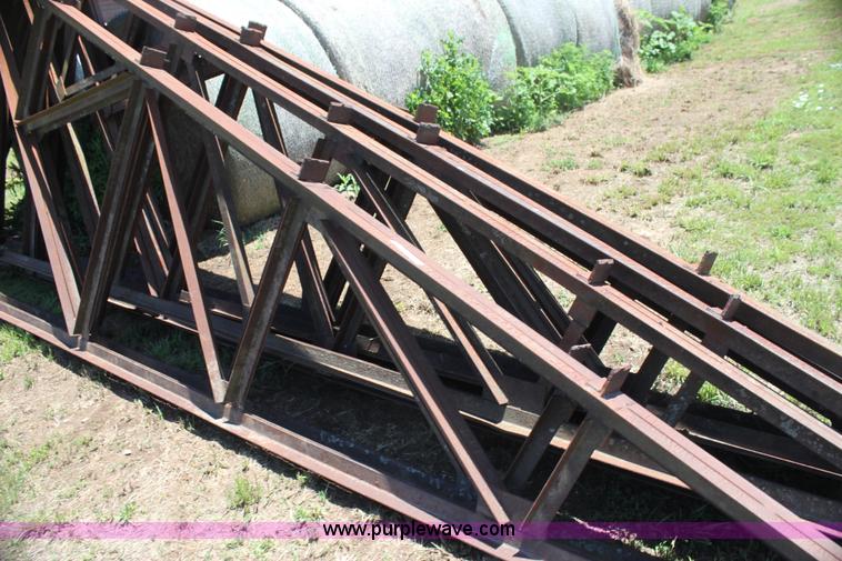 image for item AE9192 (7) steel trusses