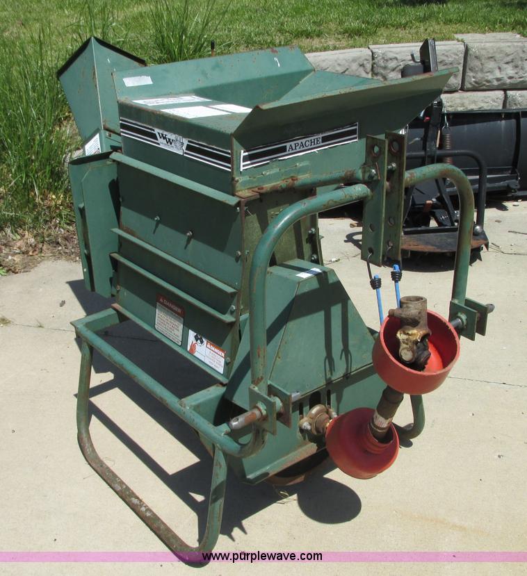 Apache 240C wood chipper/grinder in Pleasant Hill, MO Item B2944 sold