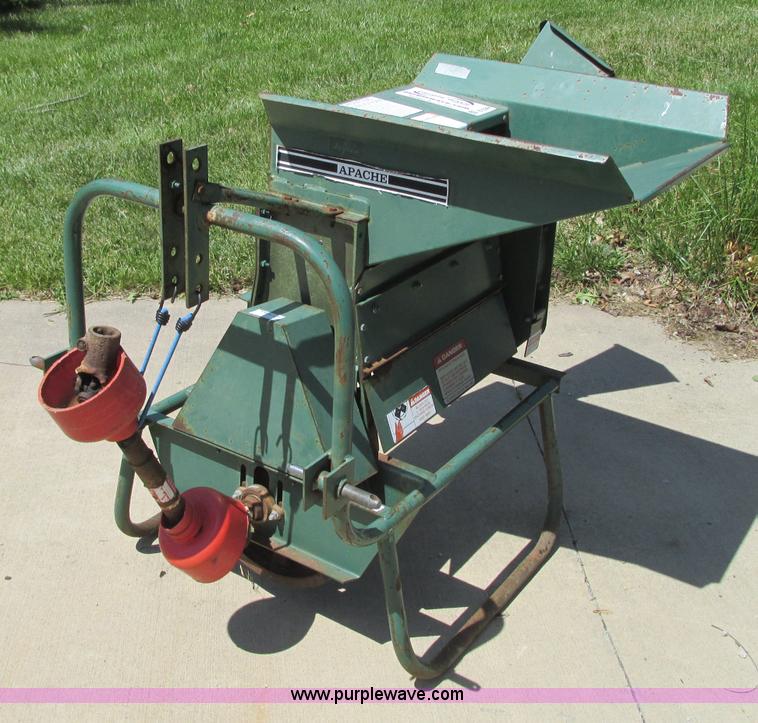 Apache 240C wood chipper/grinder in Pleasant Hill, MO Item B2944 sold