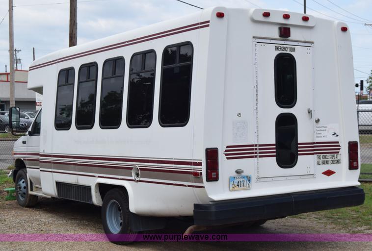 image for item E6432 2003 Ford Econoline E450 bus