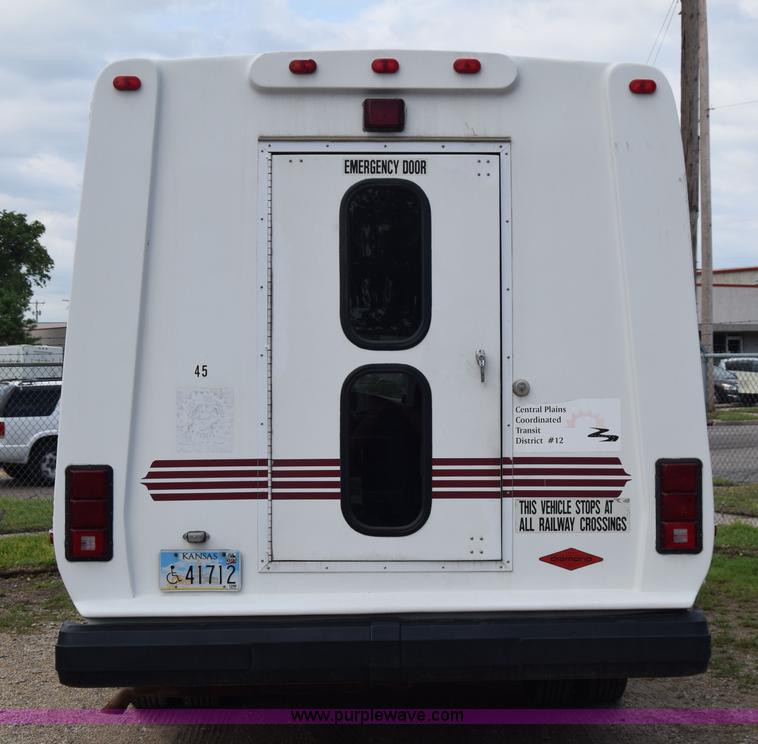 image for item E6432 2003 Ford Econoline E450 bus