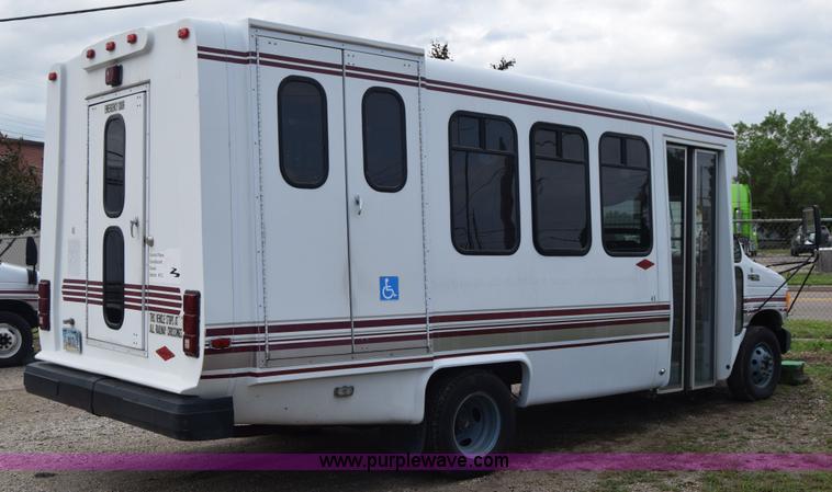image for item E6432 2003 Ford Econoline E450 bus