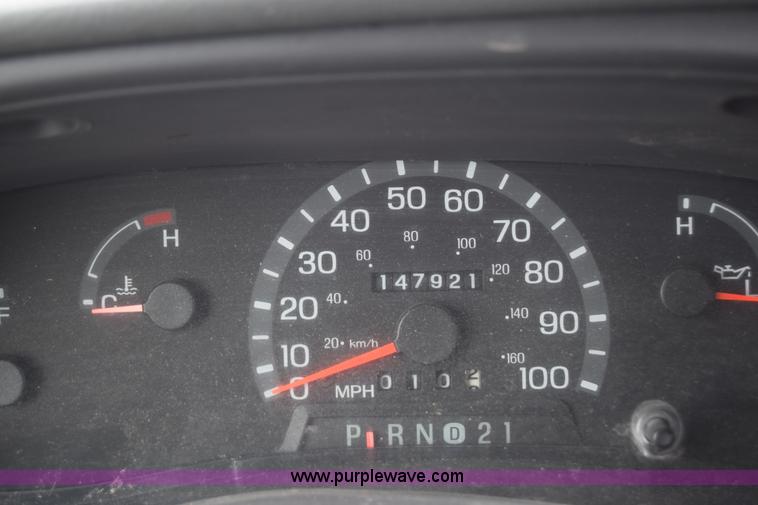 image for item E6432 2003 Ford Econoline E450 bus