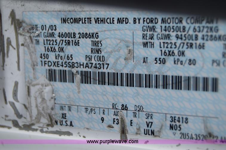 image for item E6432 2003 Ford Econoline E450 bus