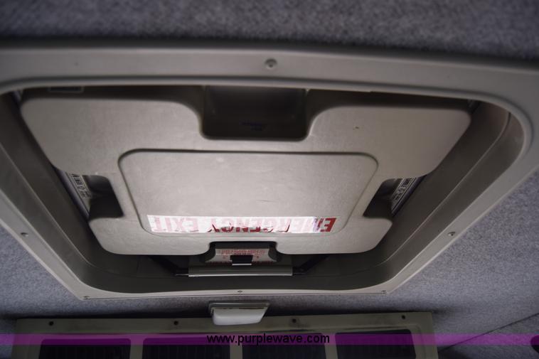 image for item E6432 2003 Ford Econoline E450 bus