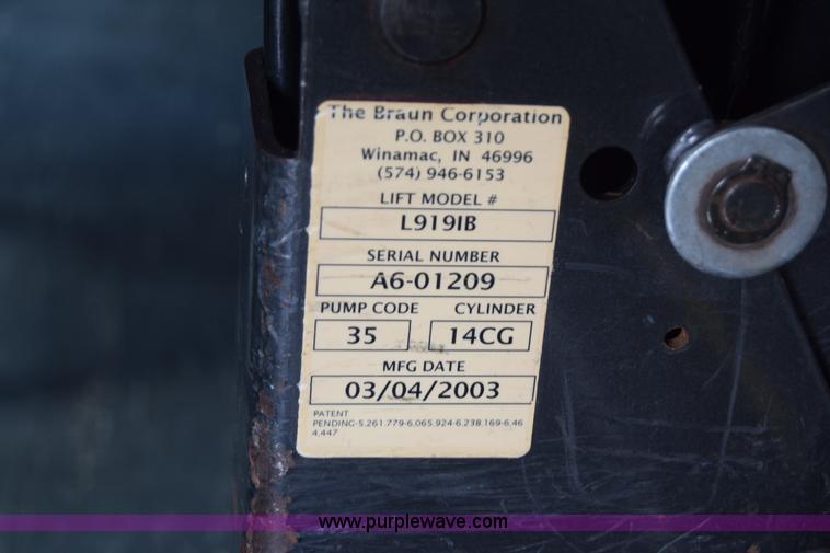 image for item E6432 2003 Ford Econoline E450 bus