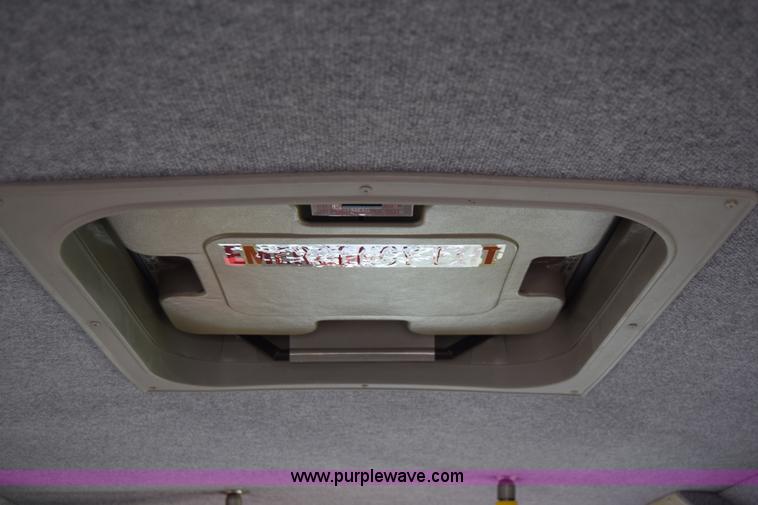 image for item E6432 2003 Ford Econoline E450 bus