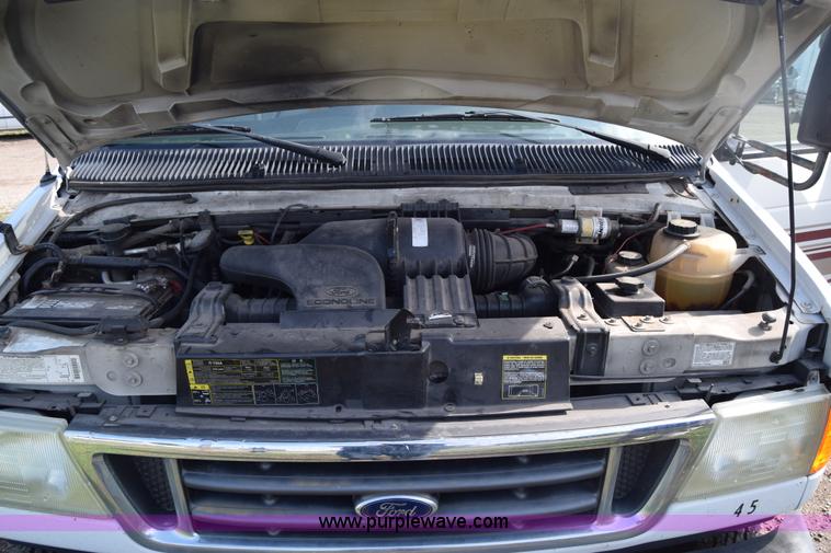 image for item E6432 2003 Ford Econoline E450 bus