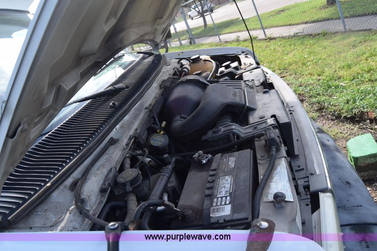 image for item E6432 2003 Ford Econoline E450 bus