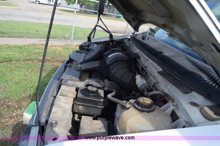 image for item E6432 2003 Ford Econoline E450 bus