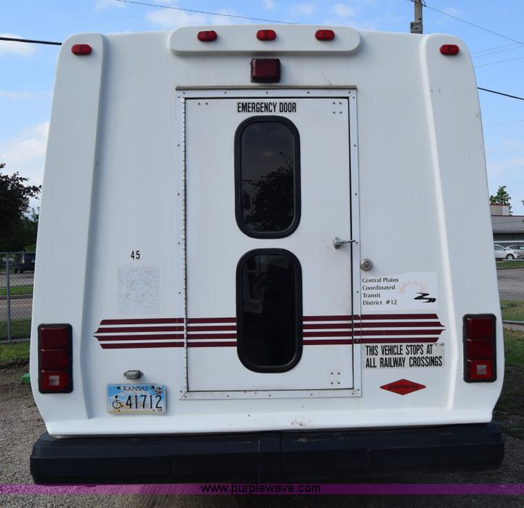 image for item E6432 2003 Ford Econoline E450 bus