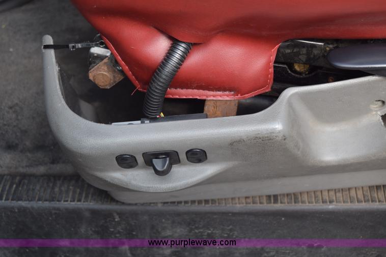 image for item E6432 2003 Ford Econoline E450 bus