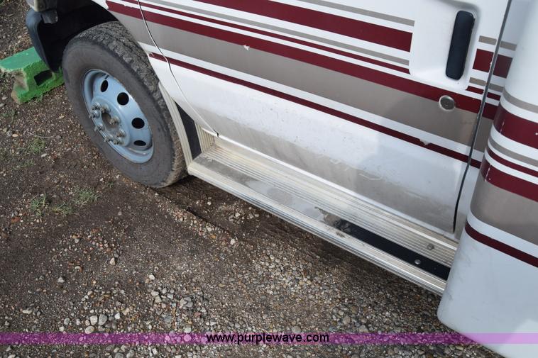 image for item E6432 2003 Ford Econoline E450 bus