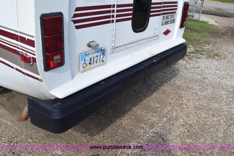 image for item E6432 2003 Ford Econoline E450 bus