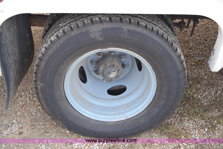 image for item E6432 2003 Ford Econoline E450 bus