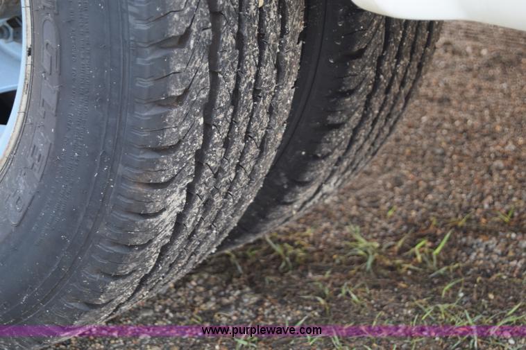 image for item E6432 2003 Ford Econoline E450 bus